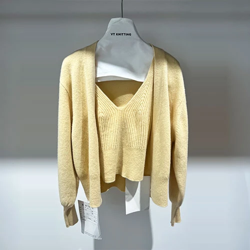 Cniotáilte dhá phíosa tacar agus cardigan